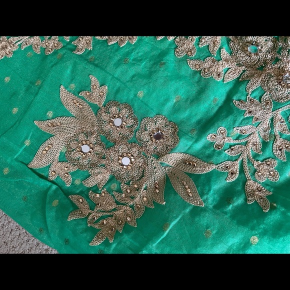 Unstitched 3 Piece Green & Gold Indian Suit - Picture 3 of 3